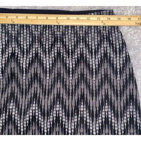 Athleta Mini Skirt Women's Size Small Chevron A-line Golf Black Gray Fleece Line - Picture 4 of 8